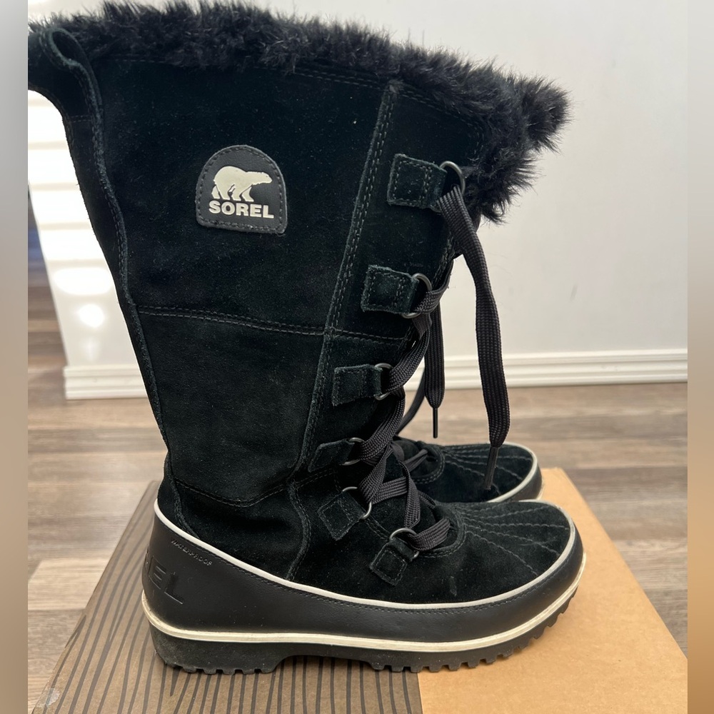 EUC Sorel Black Suede Fur-Trimmed Boots 8